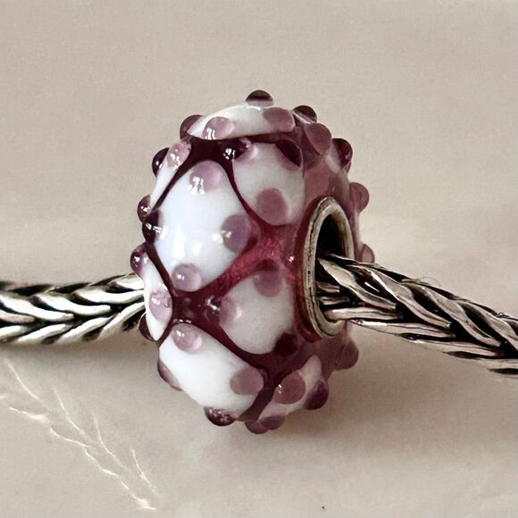 TROLLBEADS UU Textured Purple & White Flower Quilt LAA 925S NEW Condition - Picture 7 of 7